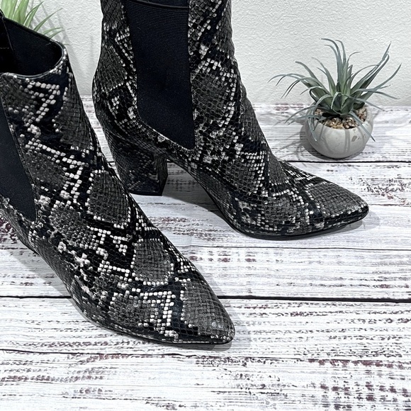 Steve Madden ankle booties snake print - Picture 3 of 11